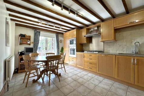 Well-Appointed Dining Kitchen 693