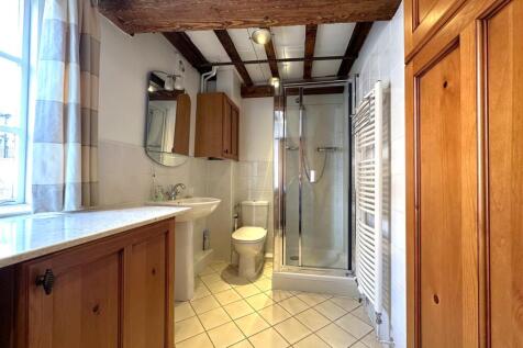First Floor Shower Room/Utility 728