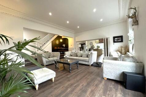 Substantial Living Space 663