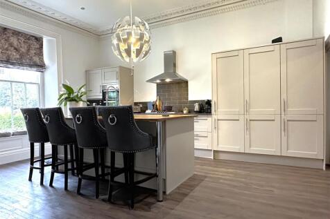 Stunning Dining Kitchen 622