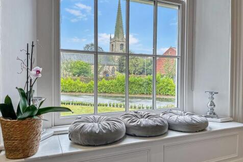 Window Seat With Charming Outlook 637