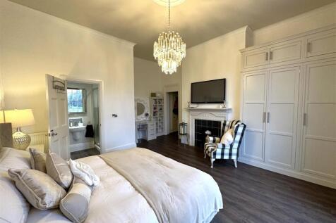 Master Bedroom Into En-Suite 601