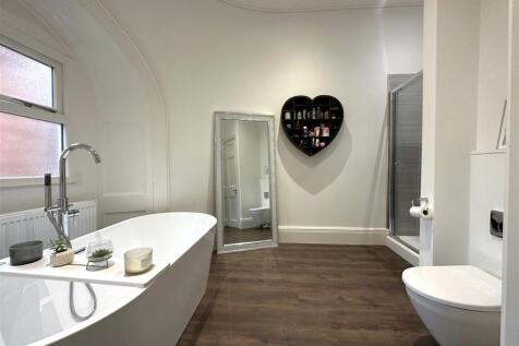 Four-Piece Bathroom 582