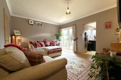 Generous Lounge 208