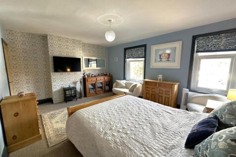 Large Bedroom One 160