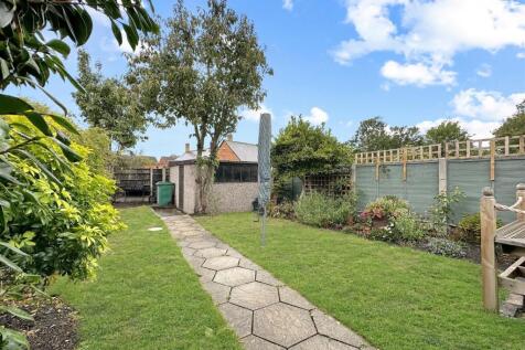 Lovely SOUTH FACING Garden 232