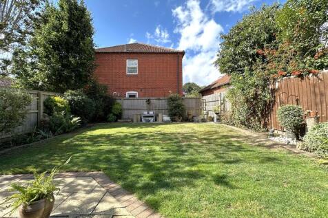 Lovely Rear Garden 883
