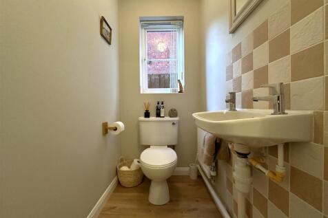 Ground Floor W.C 823