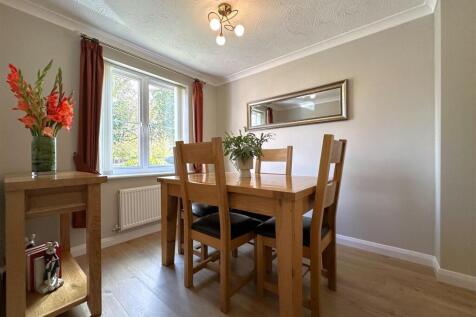 Dining Room 827