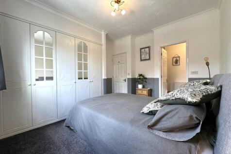 Bedroom One Into En-Suite 792