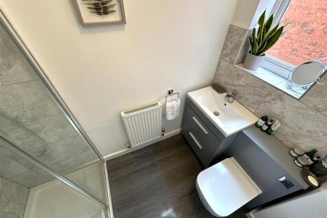 Superb En-Suite Shower Room 795