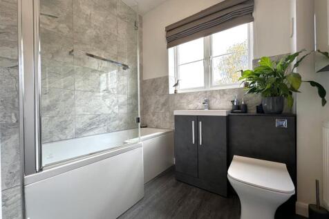 Contemporary Family Bathroom 814