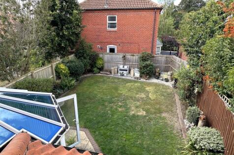 Rear Garden Overview 819