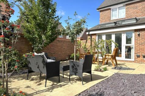 Paved Outdoor Seating Area 995