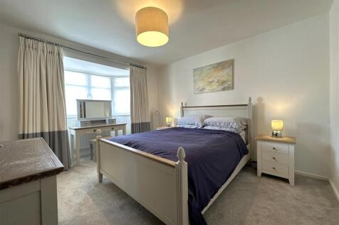 Master Bedroom 889