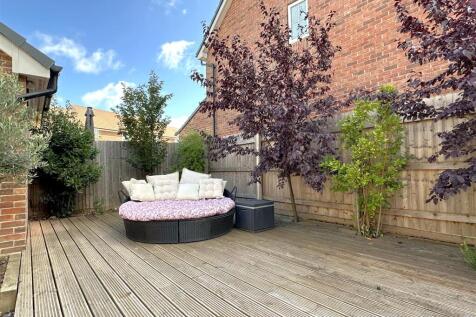 Decked Seating Area 977