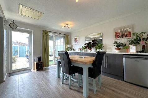 Spacious Dining Room 547