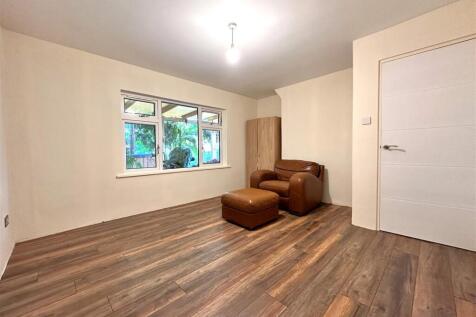 Large Living Room 019