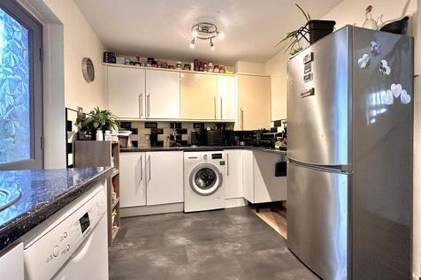 Well-Appointed Kitchen 053