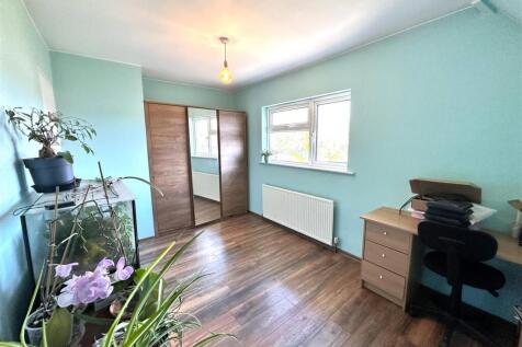 Third Bedroom 980