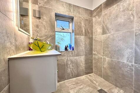 Contemporary Shower/Wet Room 985