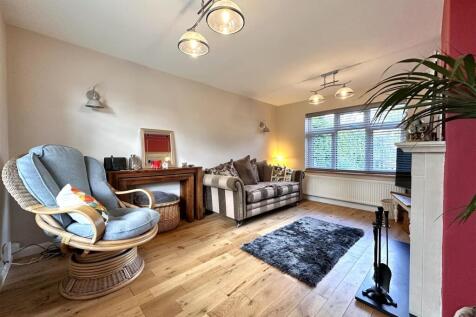 Dual-Aspect Living Room 844