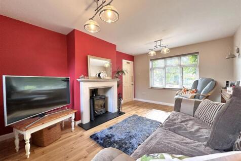 Generous Living Room 846