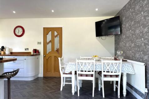Dining Area 875
