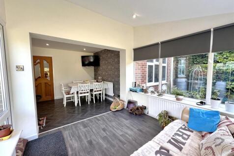 Open-Plan Living/Dining Space 881