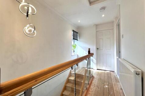 First Floor Landing 921