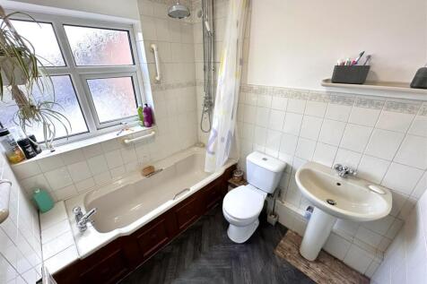 Family Bathroom 914