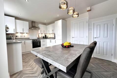 Eye-Catching Kitchen/Diner 384