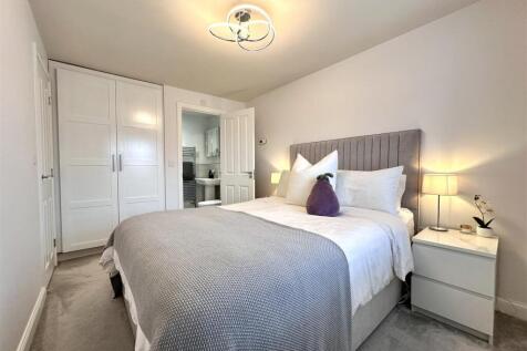 Bedroom One Into En-Suite 372