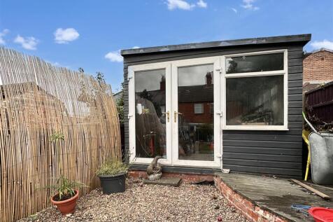 Detached Outbuilding 330