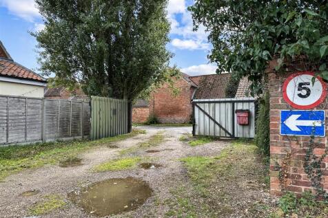 Gated Entrance 054