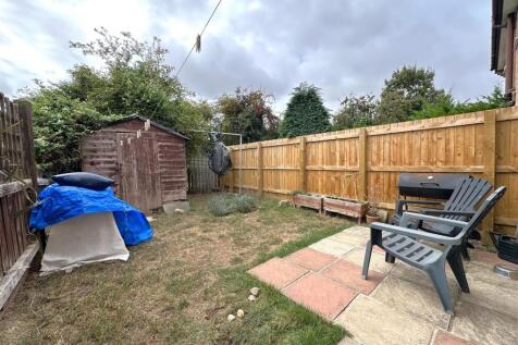 Enclosed Rear Garden 605