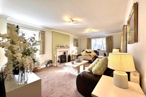 Generous Living Room 625