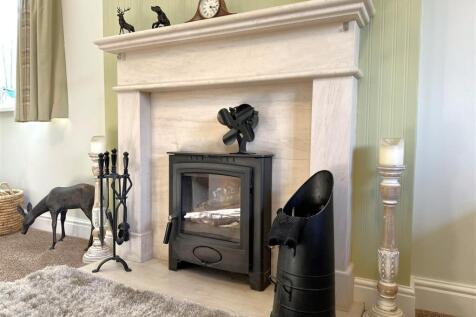 Feature Fireplace &amp; Inset Log Burner 632