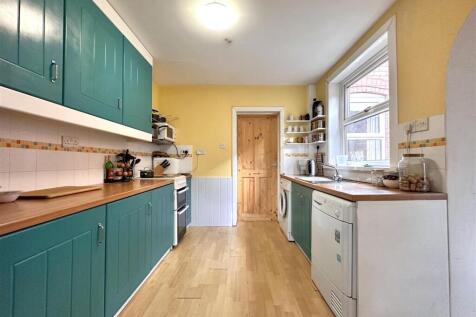 Well-Appointed Kitchen 723
