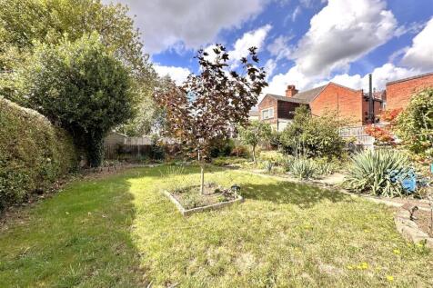 Well-Appointed Garden 783
