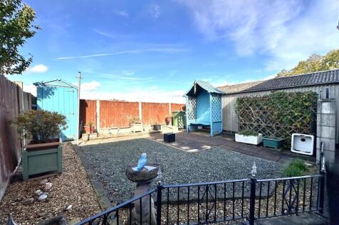 Rear Garden 909