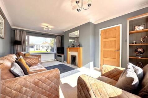Spacious Living Room 478
