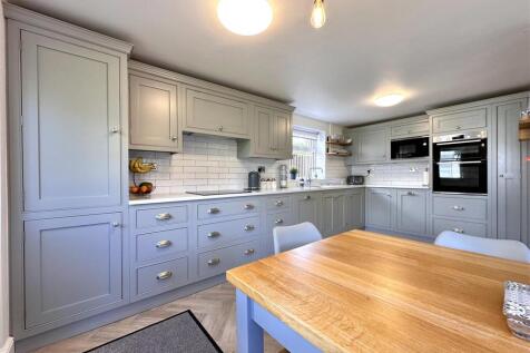 Bespoke Contemporary Kitchen 490