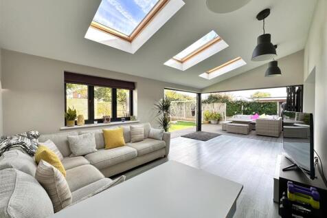 SUPERB EXTENDED Family Room 336