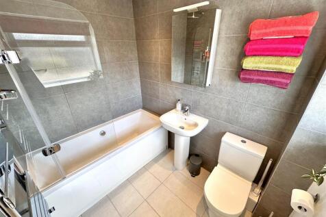 Stylish Family Bathroom 158