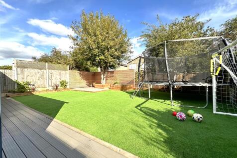Lovely Rear Garden 323