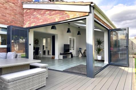 BI-FOLD DOORS &amp; Outdoor Seating Space 355