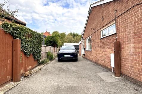 Extensive Driveway 047