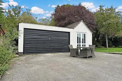 Detached Double Garage &amp; Home office 053