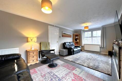 Spacious Living Room 534